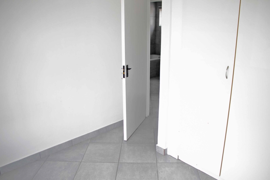 To Let 3 Bedroom Property for Rent in Somerset Ridge Western Cape